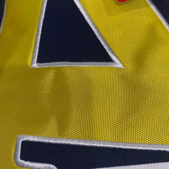 NEW!!! NOTRE DAME FIGHTING IRISH LOGO SWEATSHIRT BLANKET - Picture 3 of 5